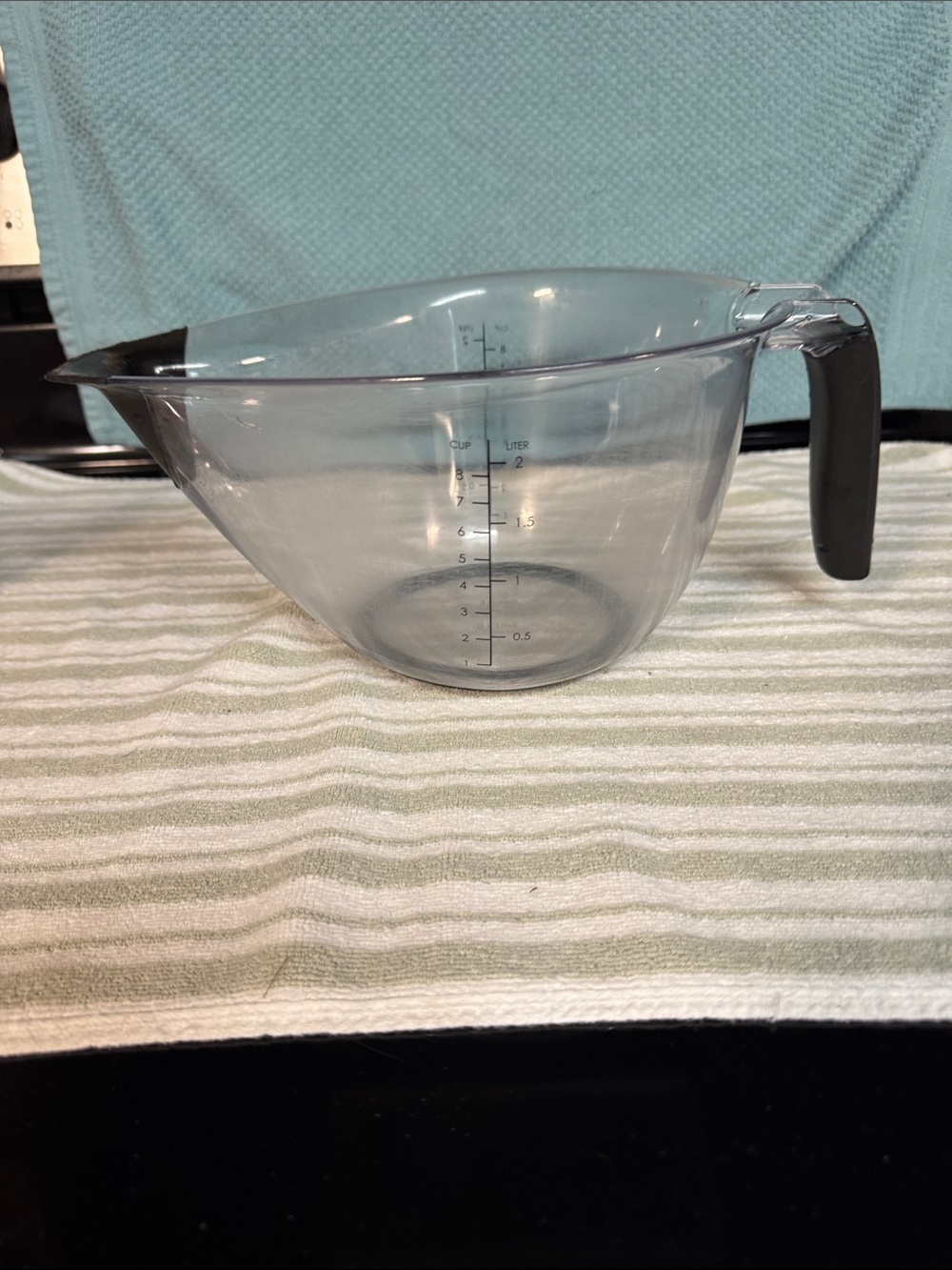 Kitchenaide Clear Plastic Measuring Bowl with Black Handle - 8cup 2 Liter